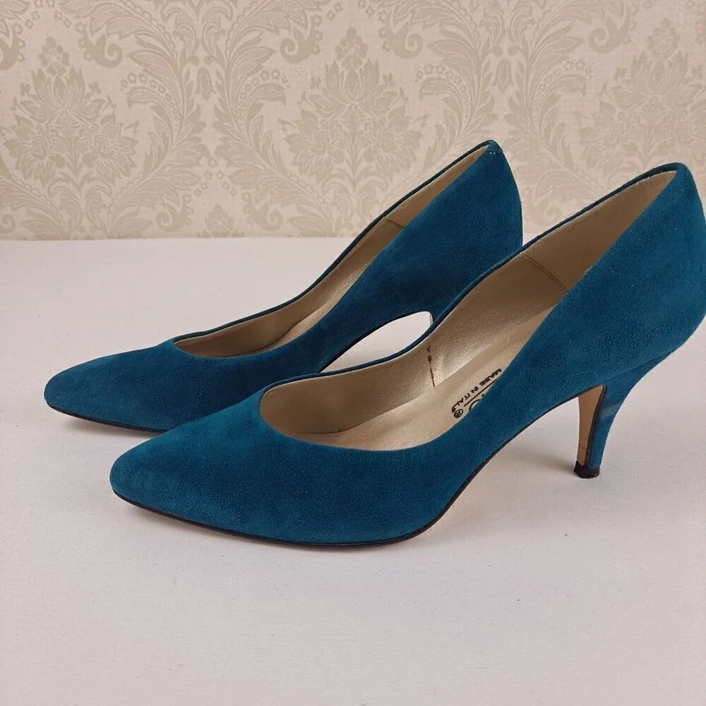 Bandolino Size 7.5M Turquoise Suede Heels Pointed Toe Made In Italy